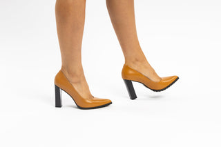 Capelli Rossi caramel orange leather pump with pointed toes and black patent block heel modelled with legs and feet, Victoria, The Shoe Curator