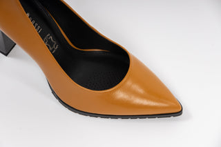 Capelli Rossi caramel orange leather pump with pointed toes and black patent block heel, Victoria, The Shoe Curator